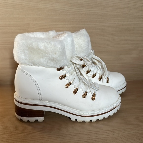 Red Dress Boutique White Fur Boots Size 6.5 - Picture 3 of 16